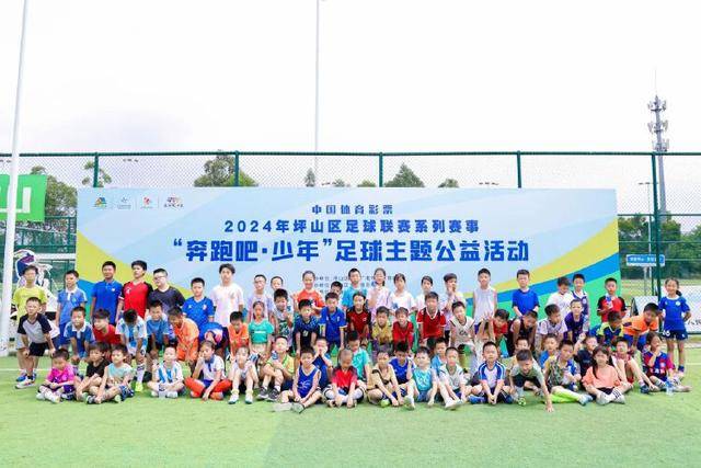 重庆公开赛首轮陈匡宇64杆领跑 周彦含并列第六